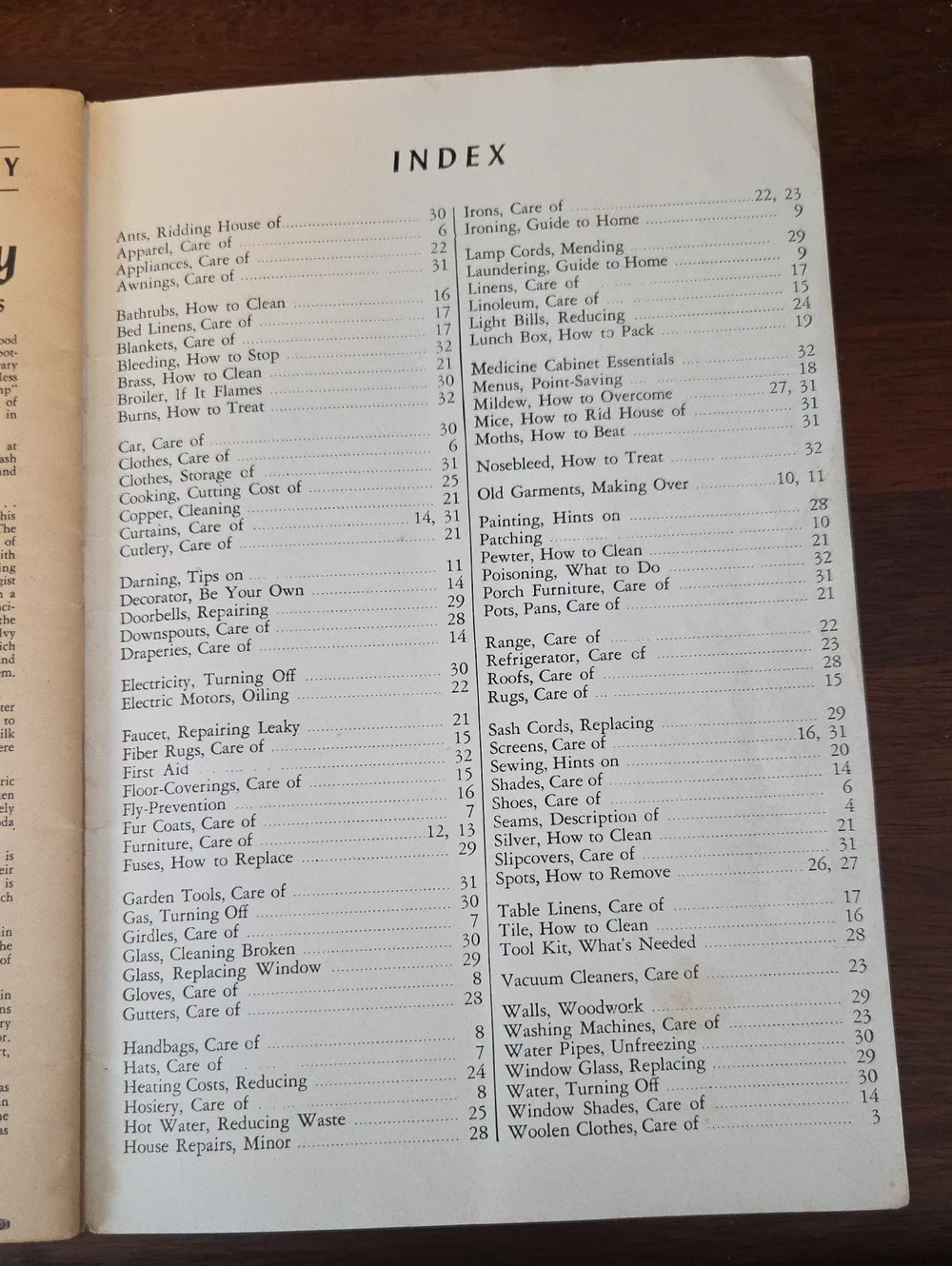 1943 Wartime Handbook - Make It Do Until Victory  Pulbication From Louisville Ky